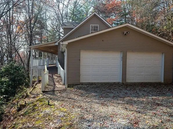 475 Whispering Springs Ln, Topton, NC 28781