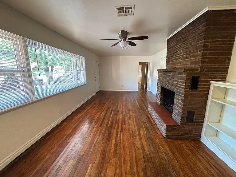 1230 Caddell Ln — Photo 3