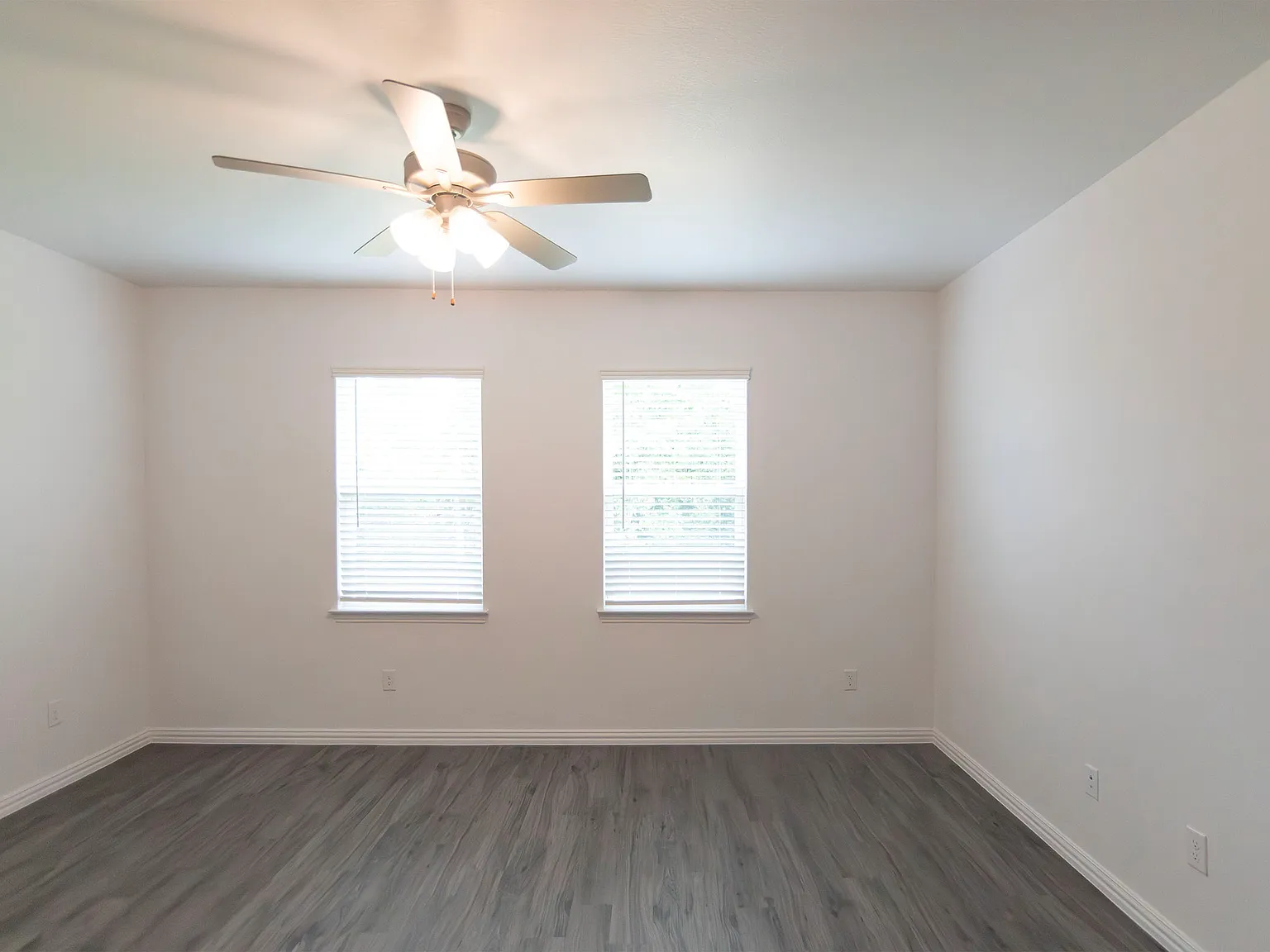 4452 Braddon Dr — Photo 2