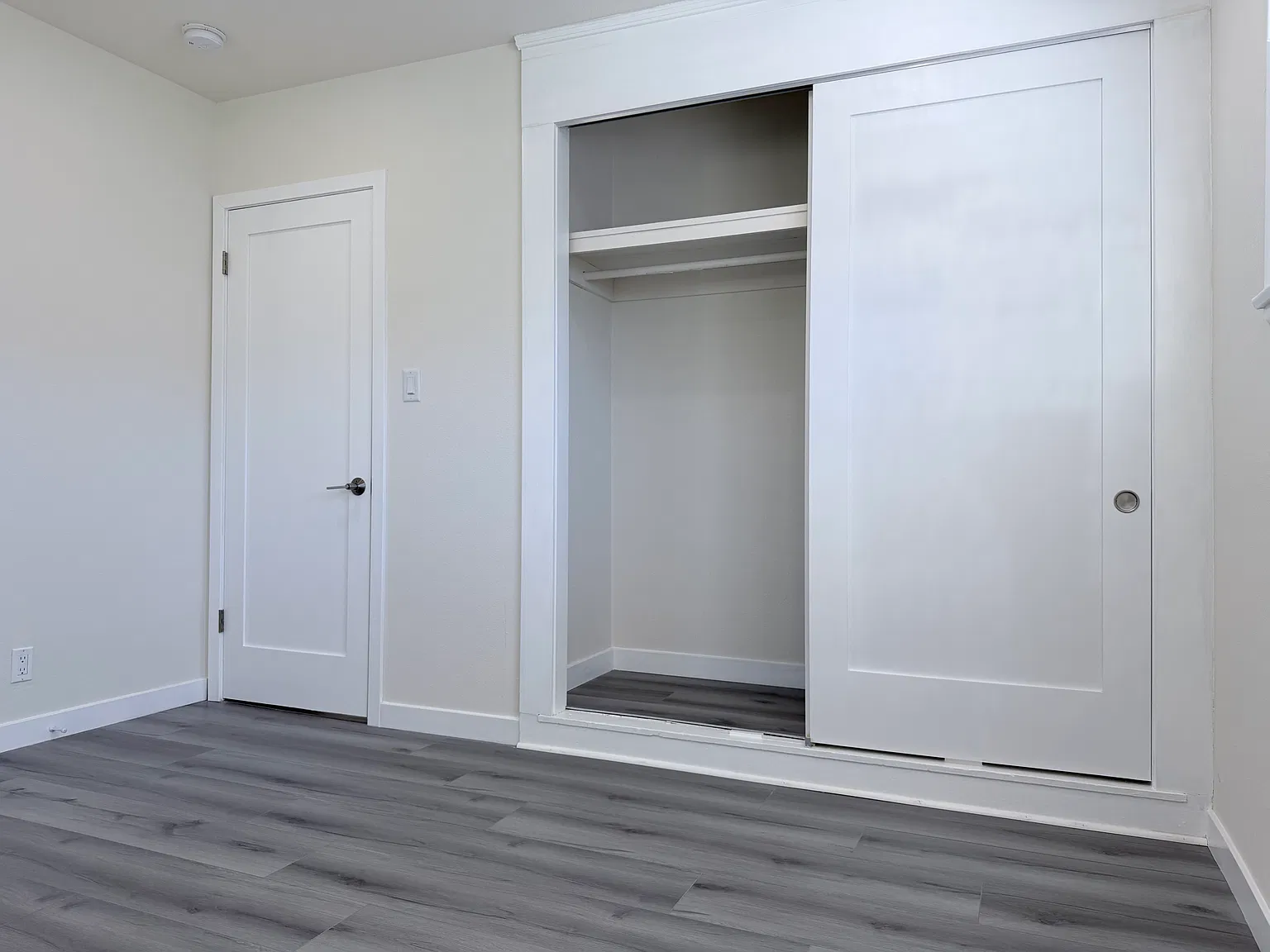 3 bed, 1.5 bath, 1249 sqft, $4,195 — Photo 4