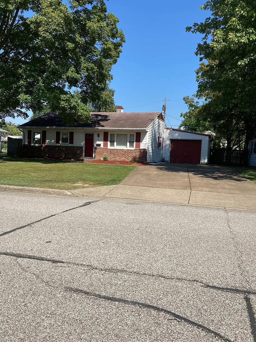 511 Fairway Dr photo 1