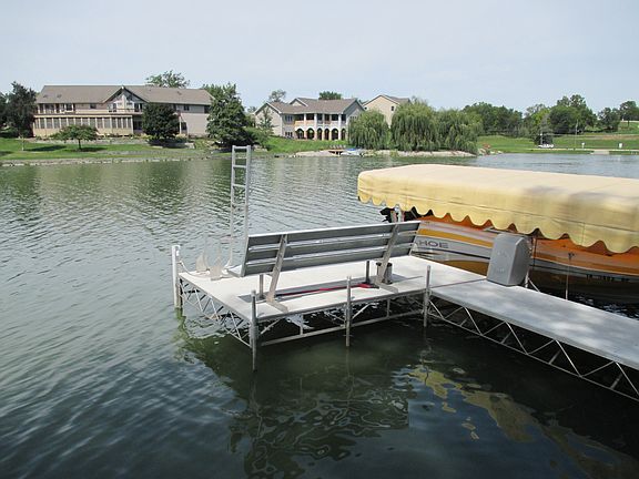 Aluminum dock/electric lift