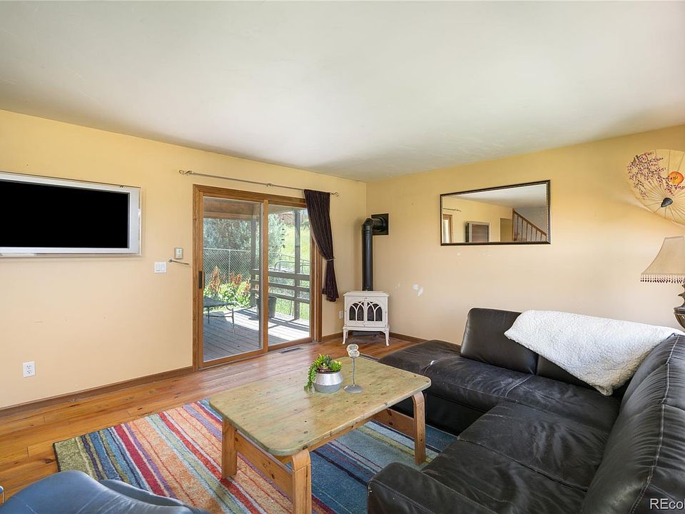 1st image of 404 Lupine Dr