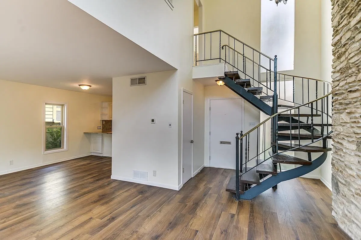 2 bed, 1.5 bath, 1200 sqft, $2,800 — Photo 3