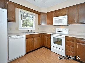 4th image of 1743C Haywood Manor Rd