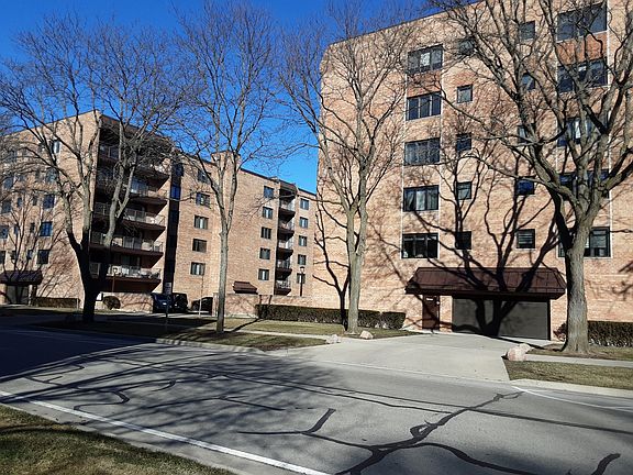 3rd image of 905 Center St Unit 309