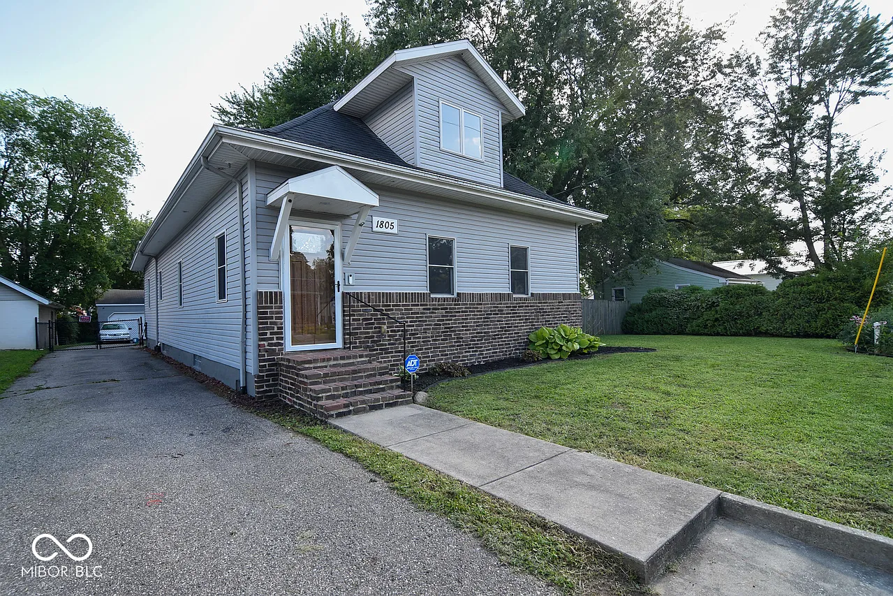 1805 Michigan St photo 1