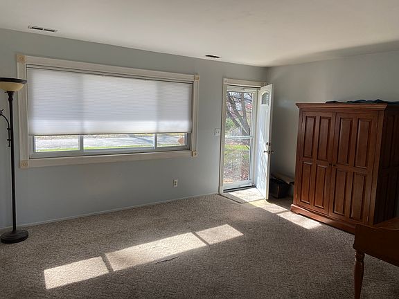 4th image of 2832 N Shore Dr
