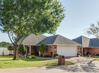 102 Sunglow Loop, Red Oak, TX 75154