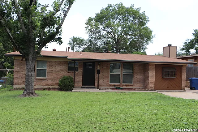 3 bed, 1.0 bath, 1182 sqft, $1,550 — Photo 1