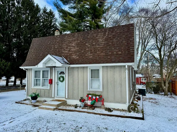 706 Laurel St, North Judson, IN 46366