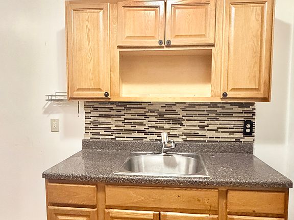 4th image of 295 Norton St #A9a