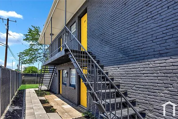 901 Bessie St #205 — Photo 47