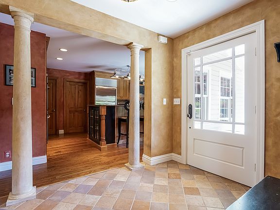 3rd image of 2 Vandelay Ct