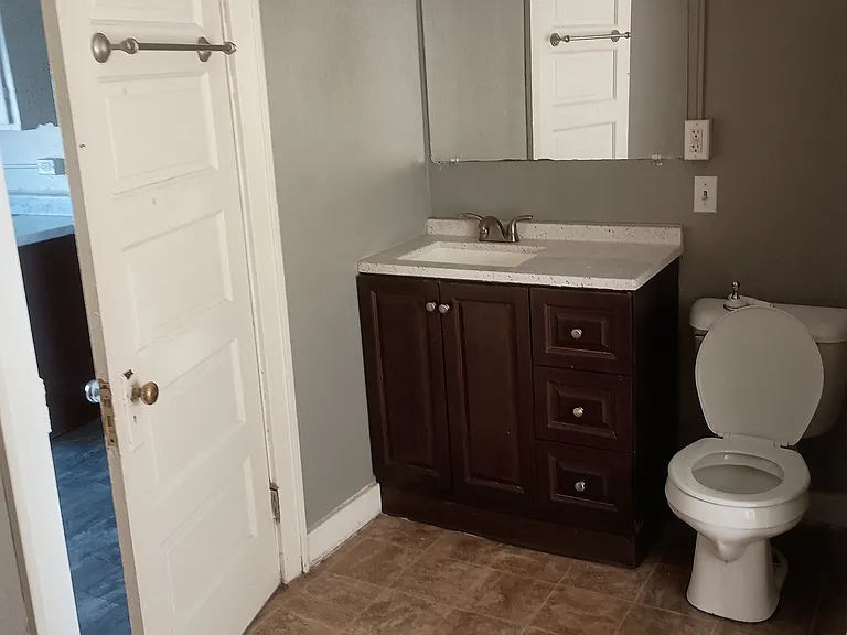 912 Hall St SE — Photo 6