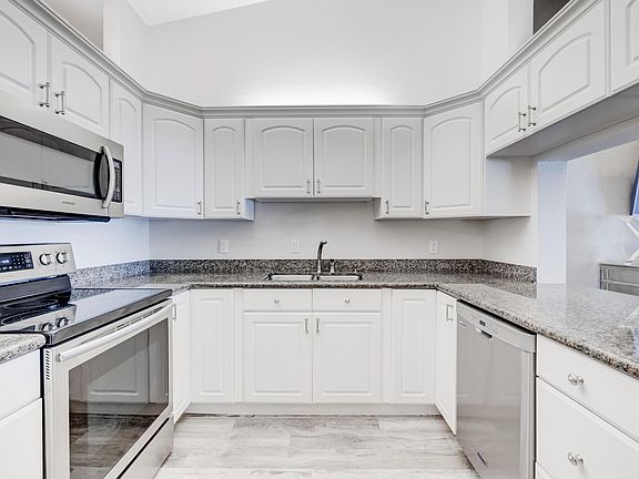 4th image of 404 Lincoln Ct