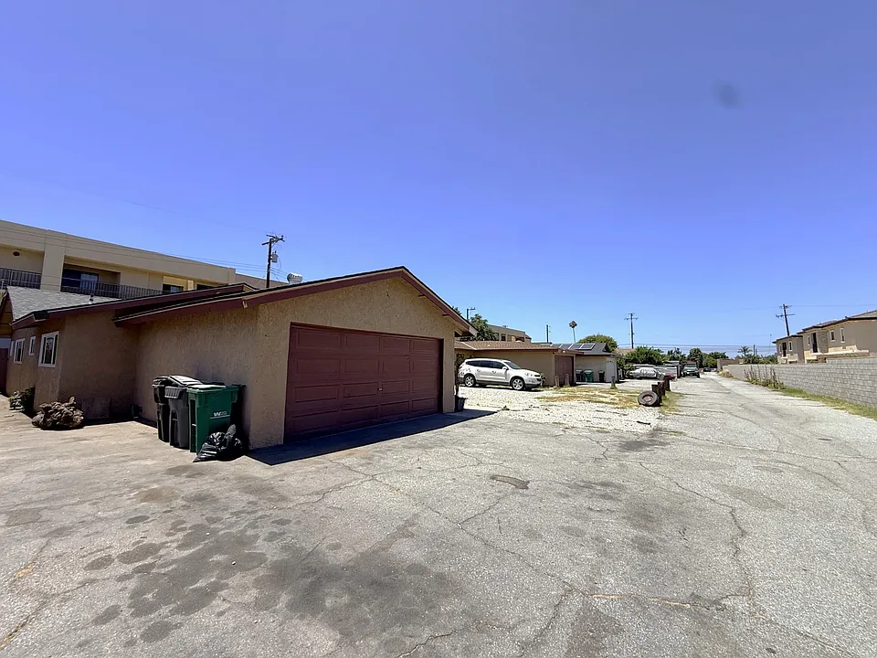 4224 1/2 N La Rica Ave