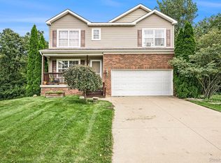 7099 Glenmeadow Ct, Grand Blanc, MI 48439