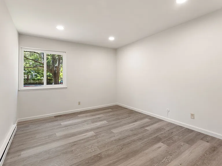 2441 Carlmont Dr — Photo 15