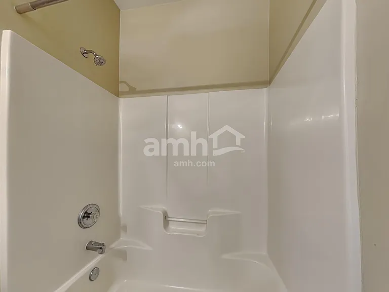 7610 Rolling Meadows Ln — Photo 16