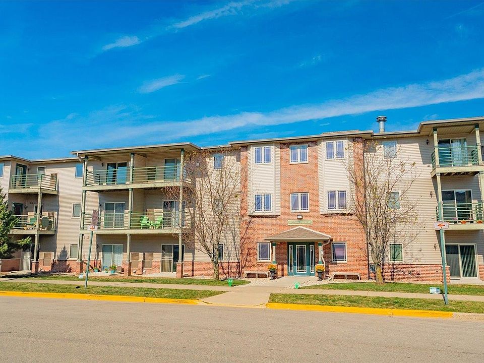 1st image of 102 Prairie Heights Dr APT 402
