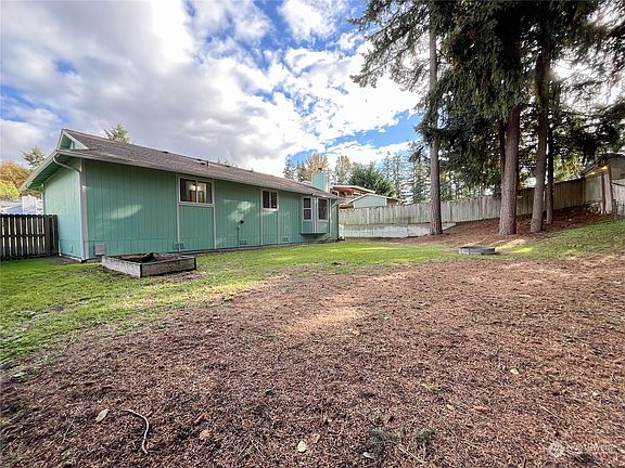 4th image of 2710 26th ST SE