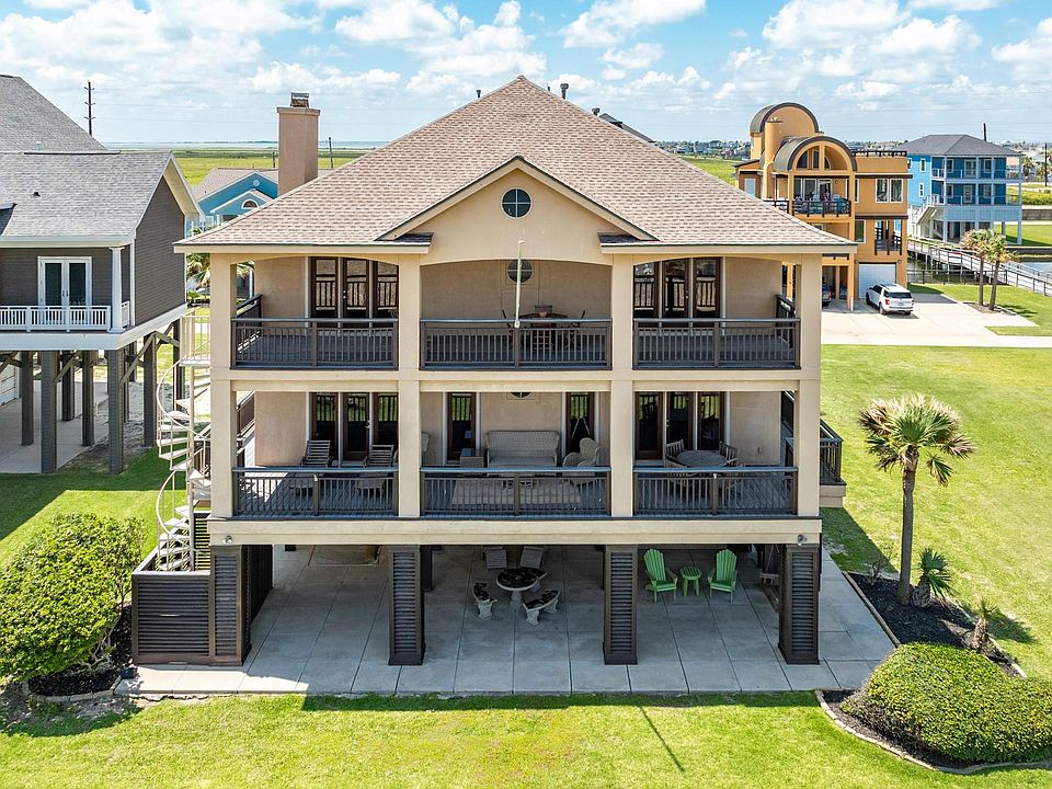 1st image of 9 Blue Heron Cir