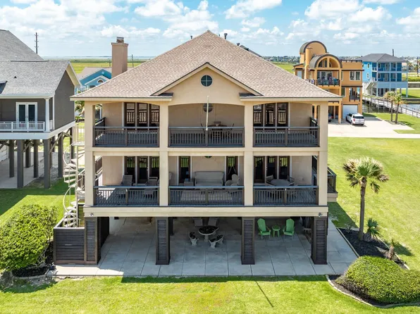 9 Blue Heron Cir, Jamaica Beach, TX 77554