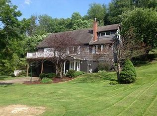 376 Twin Bridges Rd, Charleroi, PA 15022