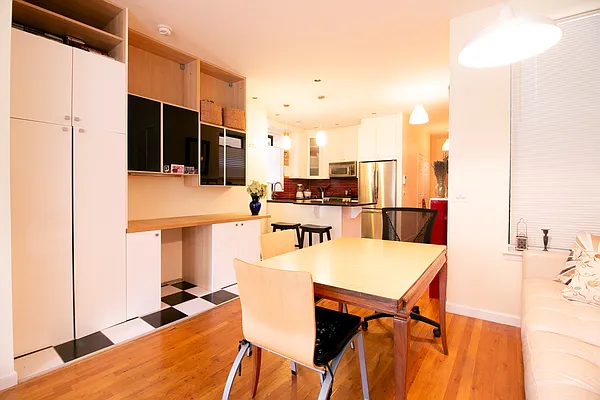 Rented by Lucien Perry | media 7