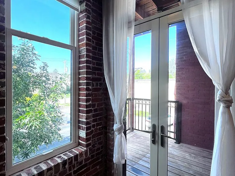 1509 E Superior St — Photo 26