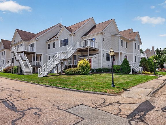 2nd image of 521 Hampton Way Unit 521
