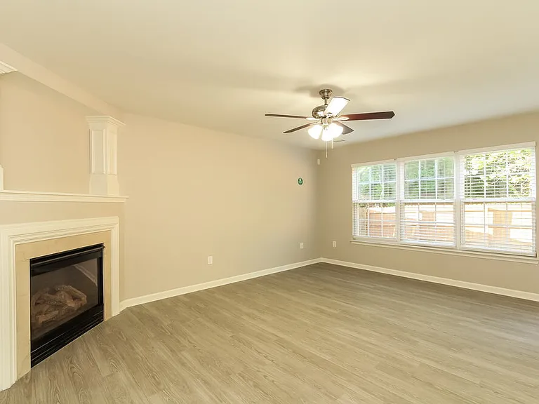 130 Hampshire Dr — Photo 6