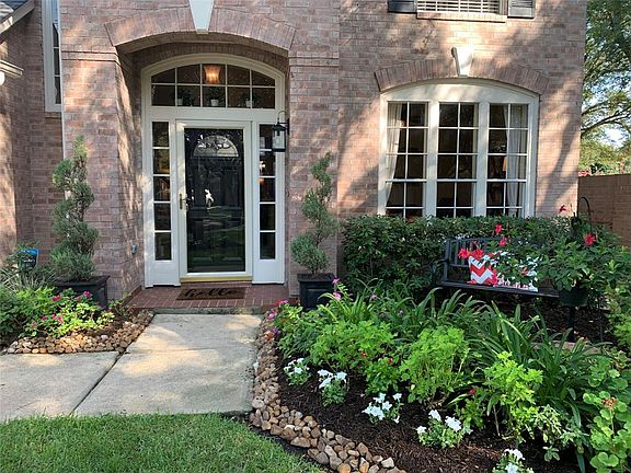 APRIL SHOWERS BRING MAY FLOWERS (PICTURE FROM 2020)THIS HOME SHOWS PRIDE OF OWNERSHIP THROUGHOUT.