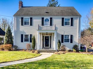 49 Smallwood Rd, West Hartford, CT 06107