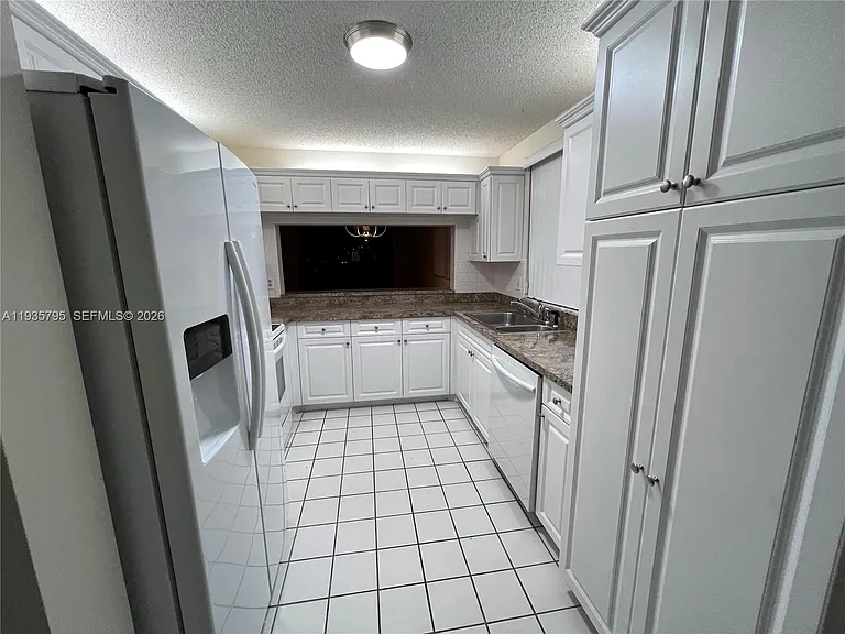 10426 E Clairmont Cir #212 — Photo 3
