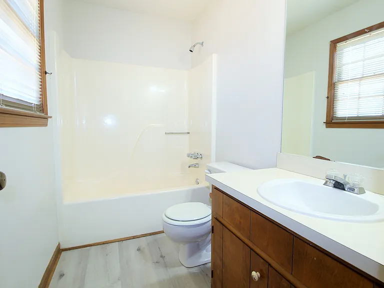 585 Wayside Dr — Photo 12