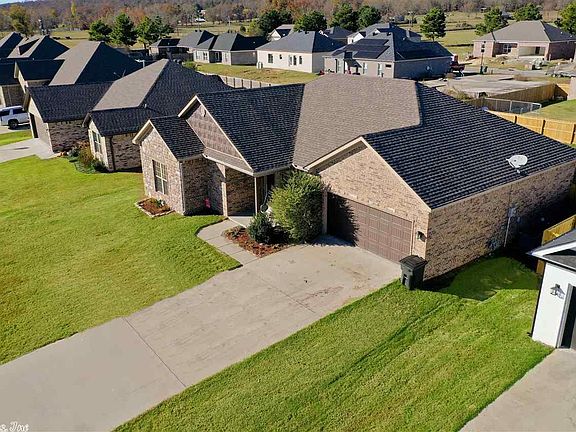 3rd image of 17 Aspen Creek Dr