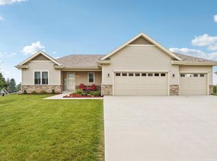 N619 Westview Dr, Oconomowoc, WI 53066