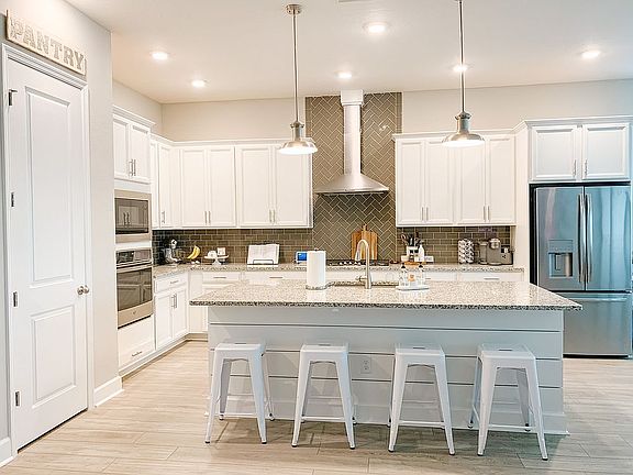3rd image of 405 Daniel Park Cir