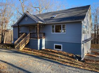 126 Cottonwood Dr, Hawley, PA 18428