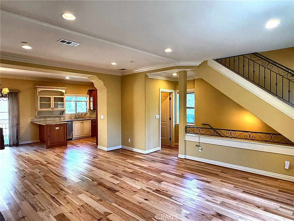 3 bed, 2.5 bath, 1600 sqft, $5,995 — Photo 4