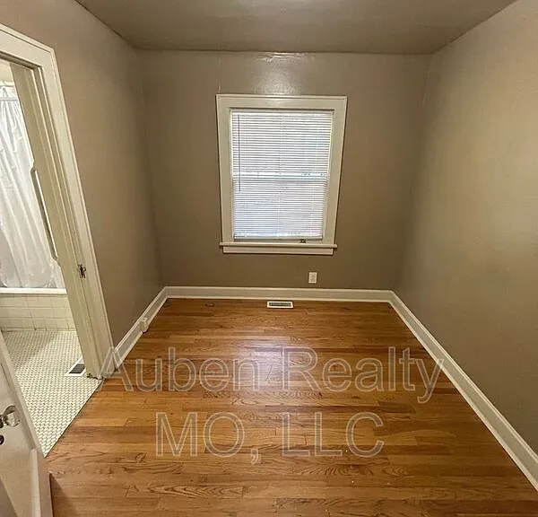 5446 Charlotte St #1F — Photo 17