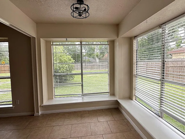 414 Dogwood St — Photo 5