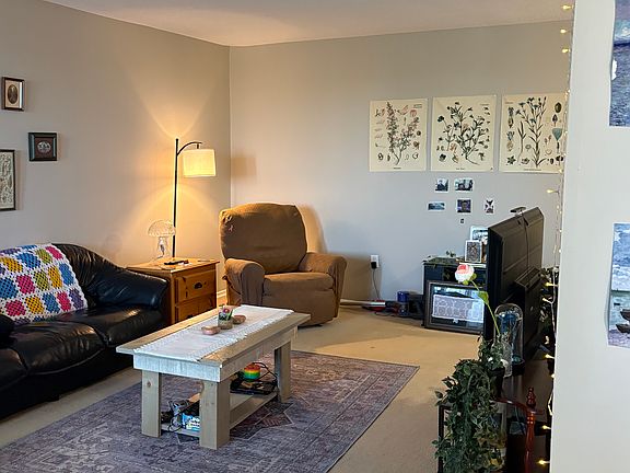 2nd image of 205 Oxford St E #1104