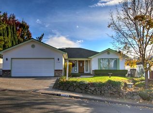 1748 Garden Dr, Medford, OR