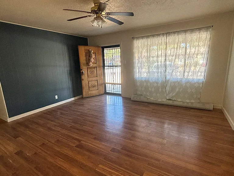 910 N Watson Ave — Photo 2