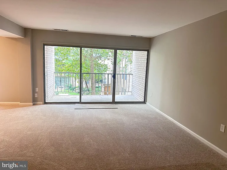 19 Canterbury Sq #201 — Photo 3