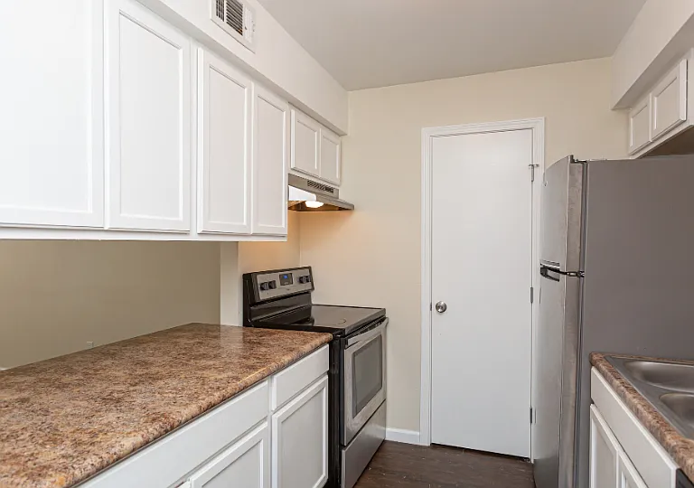 Cedarwood Apartments — Photo 2