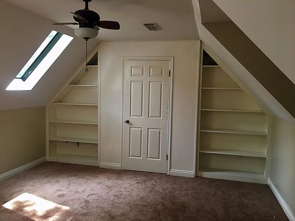 3rd image of 6006 Stoneridge Dr